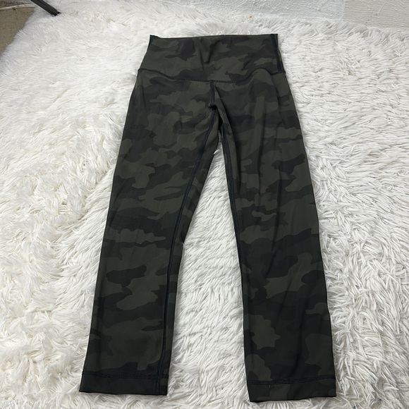 Lululemon Wunder Under HR Tight Luxtreme
Heritage 365 Camo Dark Olive Multi - Picture 1 of 9